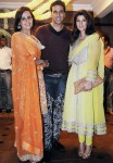 Akshay kumar with wife twinkle khanna and sister alka