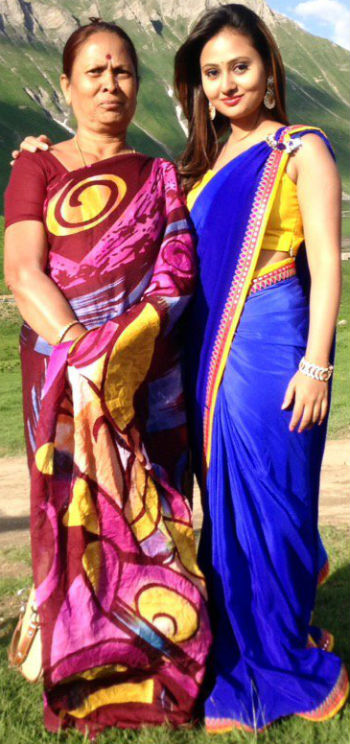 Amulya with her mother jayalakshmi