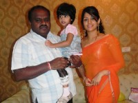 H d kumaraswamy with wife radhika kumaraswamy and daughter shamika
