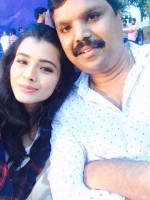 Hebah patel with her father