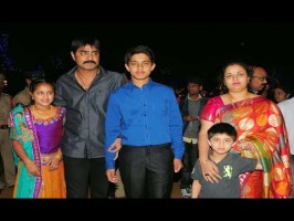 Meka srikanth with wife and children