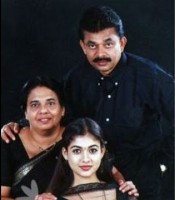 Nayanthara with family- Mother Omana Kurian and Father Kurian Kodiyattu