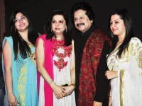 Pankaj udhas family: wife farida and daughters nayaab and reva