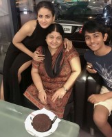 parul yadav with mother celebrating birthday