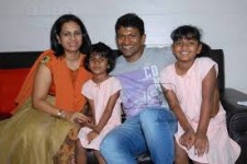 Puneeth rajkumar's family: his wife ashwini and daughters: dhriti and vanditha