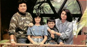 Ranbir kapoor and his family. we can see girl riddhima and boy ranbir kapoor as child.