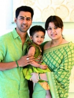 Sangeetha krish family:sangeetha, husband krish and their daughter