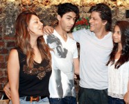 Shahrukh khan family photo 2 latest one.