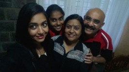 Sihikahi geetha family: Husband chandru and daughters