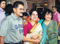 Vinod raj with mother and actress jayanthi