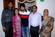 Yash celebrates 27th birthday with his family. father arun kumar, mother pushpa, sister nandini and sister husband.
