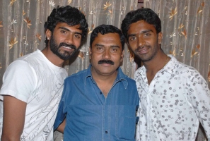 Yogesh family photo: with father and brother mahesh