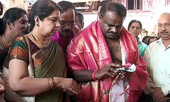 Anitha kumaraswamy with husband hd kumaraswamy at the temple