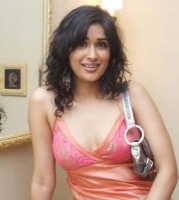 Anjala Zaveri Wiki Ameesha Patel Fans Anjala zaveri was born on april 20, 1972 in london, united kingdom. anjala zaveri wiki ameesha patel fans
