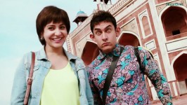 Anushka sharma and aamir khan in 2014 pk movie