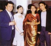 Family photo of riddhima kapoor sahni and ranbir kapoor.