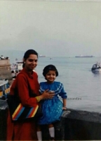Hamsa nandini childhood photo with her mother