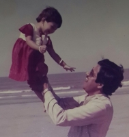 Hamsa nandini childhood photo with her father