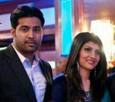 Jai akash with wife nisha
