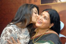 Jayamala with her daughter soundarya