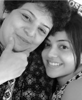 Kajal aggarawal with her mom vinay aggarwal