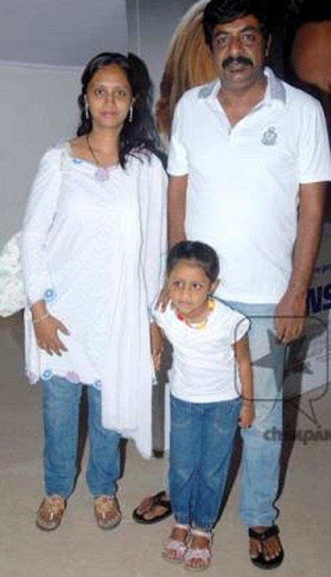 Yogaraj Bhat family: wife Renuka Bhat and daughter Punarvasu Bhat.