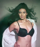 Karishma tanna