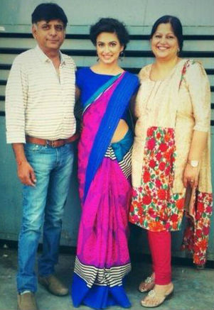 Kriti Kharbanda with her parents