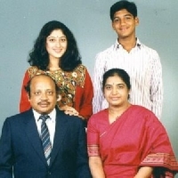 Lakshmi gopalaswamy family photo: with her father gopalaswamy, mother uma and brother arjun