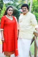 M g sreekumar with wife lekha