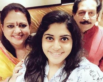 Manjima Mohan with her parents: Vipin Mohan(Father) & Kalamandalam Girija(Mother)