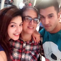 Mehreen pirzada family: bother and mother