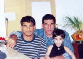 Mukesh rishi with his children