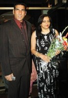 Mukesh rishi with his wife