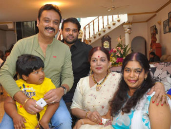 Naresh family: With sons Naveen(elder), & Ranveer(younger), Mother Vijaya Nirmala & wife Ramya