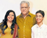 Om puri with wife nandita puri and son ishaan