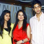 Poonam dhillon with children: son anmol and daughter paloma