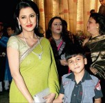 Rachana banerjee with her son pronil basu