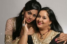 Radha with daughter karthika nair