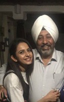 Rakul preet singh with her dad