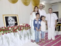 Ritu shivpuri at her mother's funeral with her family