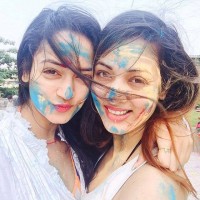 Shanvi srivastava with her sister vidisha celebrating holi