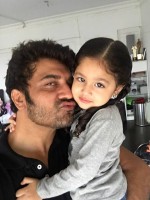 Sharad kelkar with his cute daughter kesha