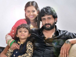 Srinagar kitty family: with wife bhavana belagere and son