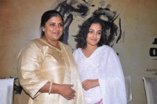 Sripriya with her daughter sneha