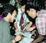 Sunil rao signing autographs