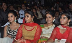 Tamil actress  saranya ponvannan with her daughters.