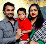 Vijay raghavendra with wife and son