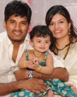 Vijay yesudas and darshana with daughter ammeya