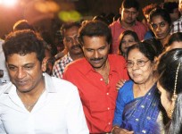 Vinod raj with mother leelavathi and shiva rajkumar